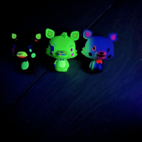 3 Funko Five Nights At Freddys Pint Size Blacklight Foxy Green Black Mangle - Picture 2 of 9